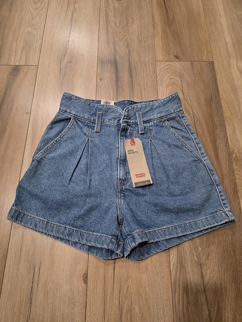 Levi's Mom Shorts Pleated Denim Shorts